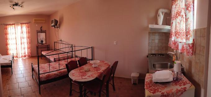 Hotel Takis Agios Georgios  Eksteriør bilde